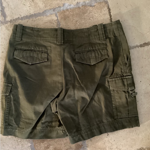 Lauren Ralph Lauren cargo shorts-SZ 10P
Waist 17”
Inseam 6”
Rise 6”
D1 - Picture 2 of 3